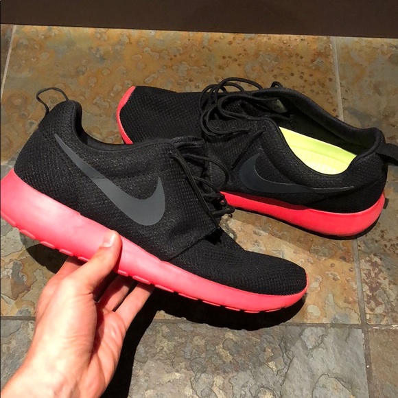 roshe run siren red